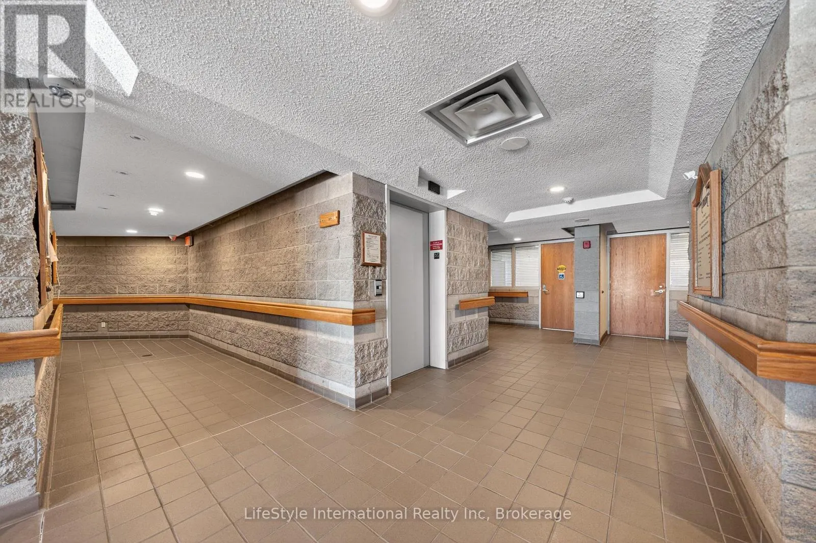 213 - 208 SILVERCREEK PARKWAY N #213