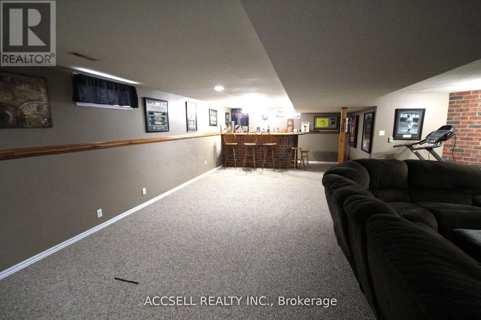 635 HIGHVIEW DRIVE