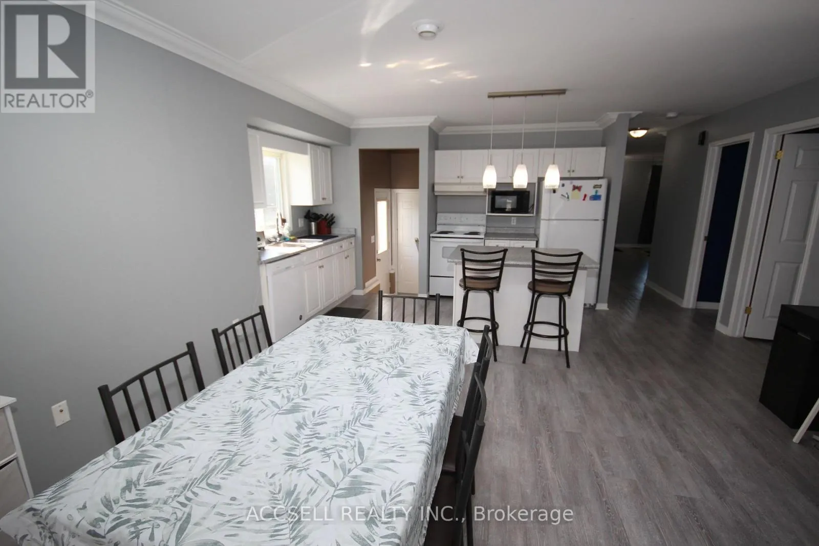 635 HIGHVIEW DRIVE