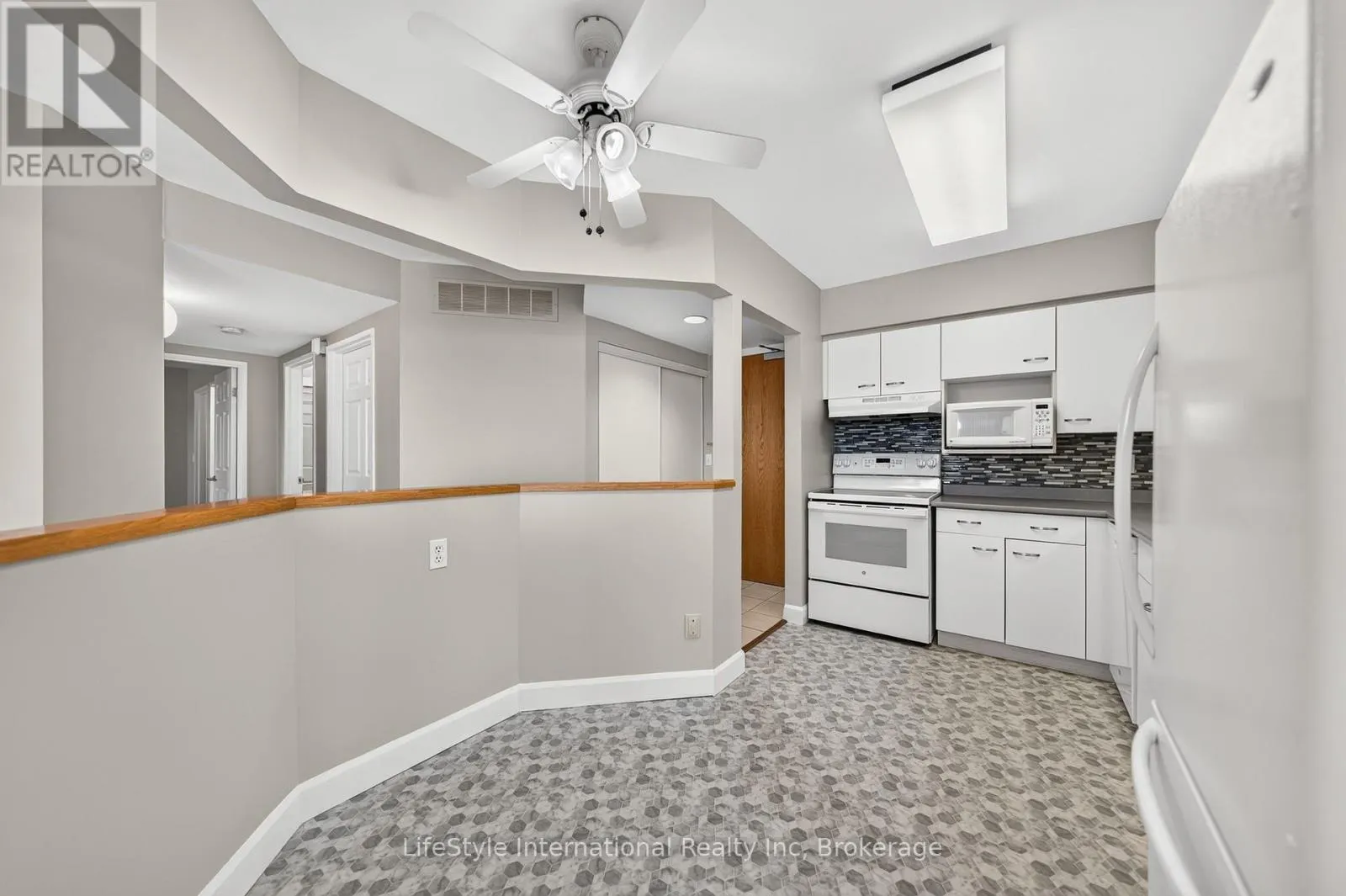 306 - 208 SILVERCREEK PARKWAY N #306