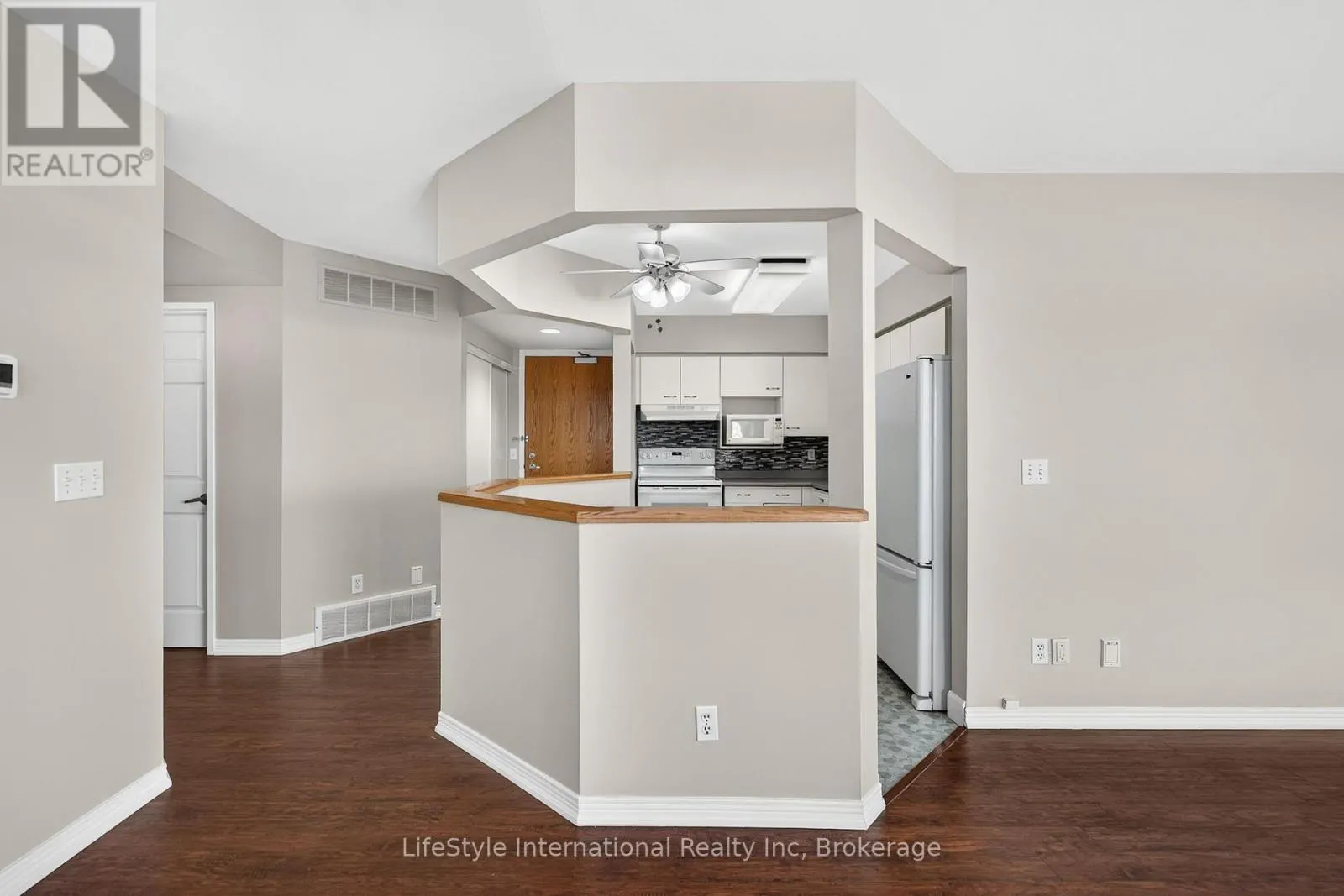 306 - 208 SILVERCREEK PARKWAY N #306