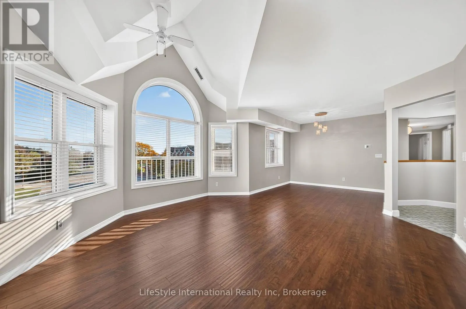 306 - 208 SILVERCREEK PARKWAY N #306
