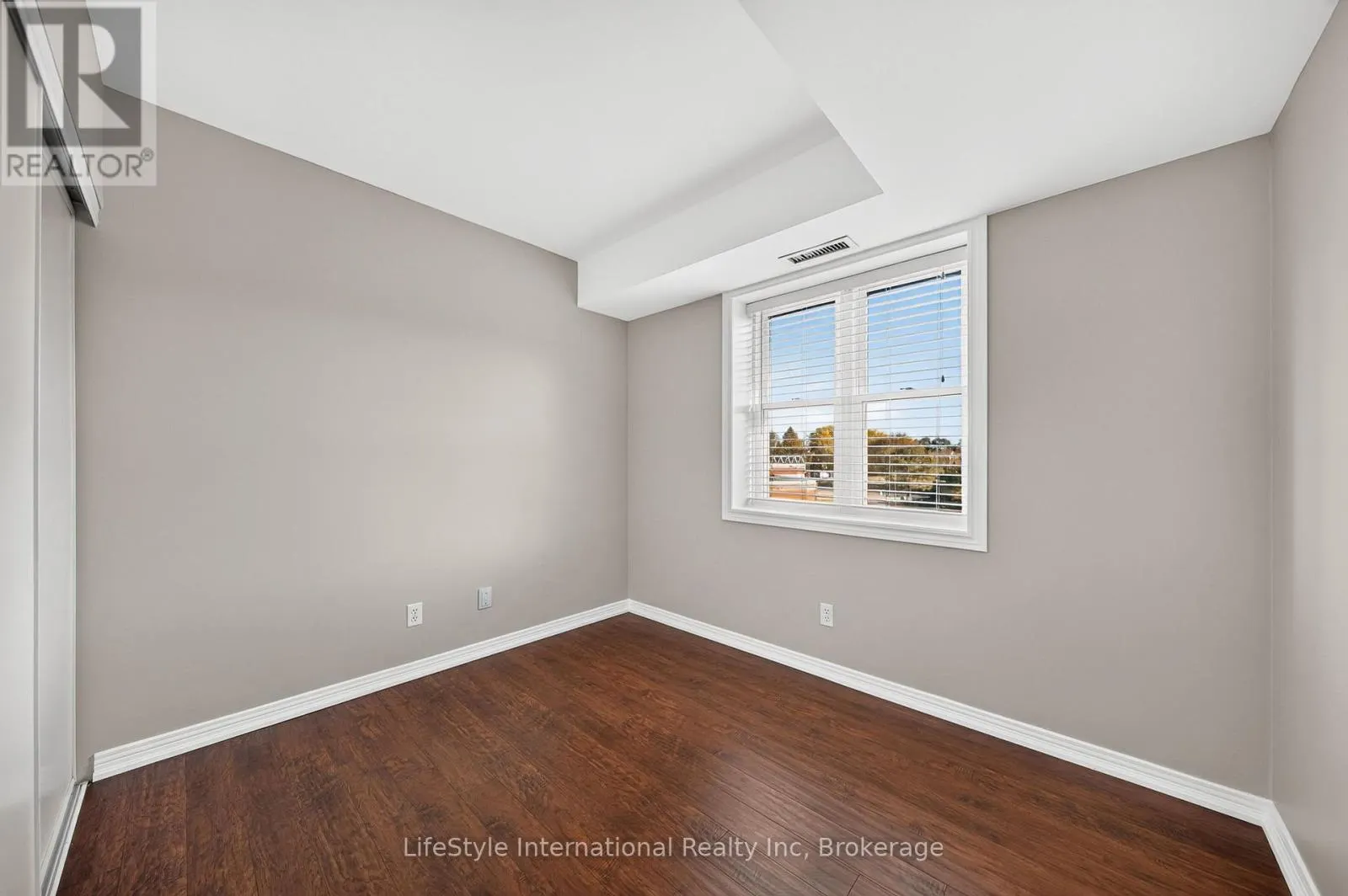 306 - 208 SILVERCREEK PARKWAY N #306