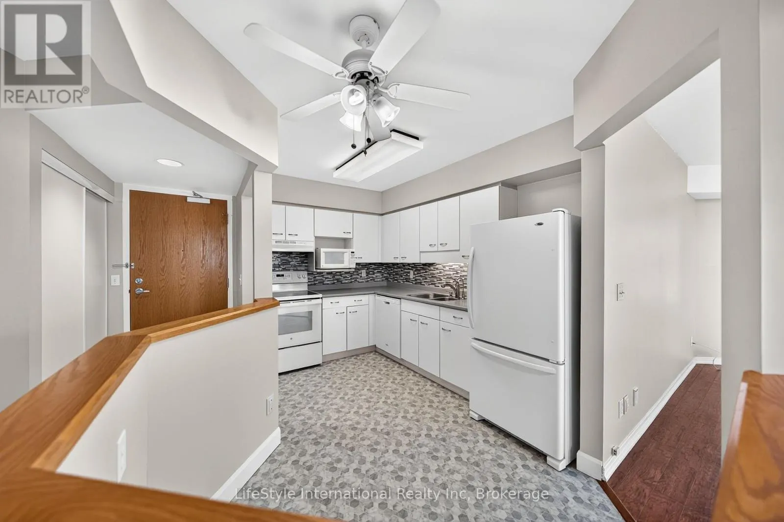 306 - 208 SILVERCREEK PARKWAY N #306