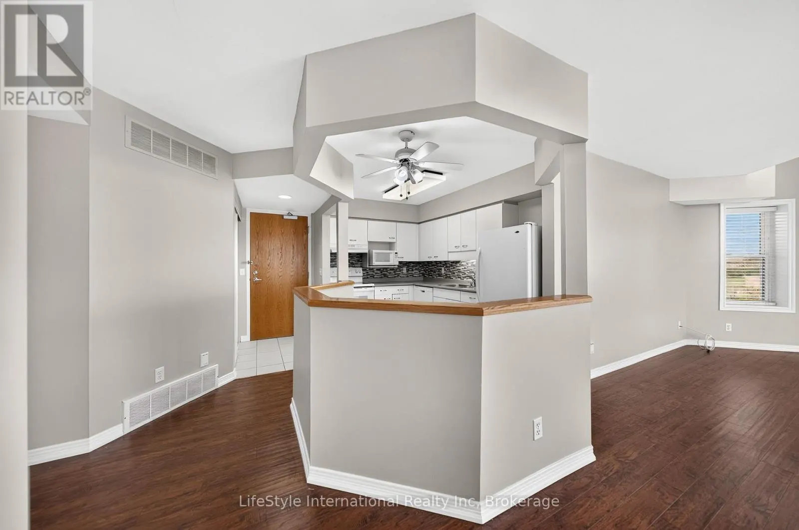 306 - 208 SILVERCREEK PARKWAY N #306