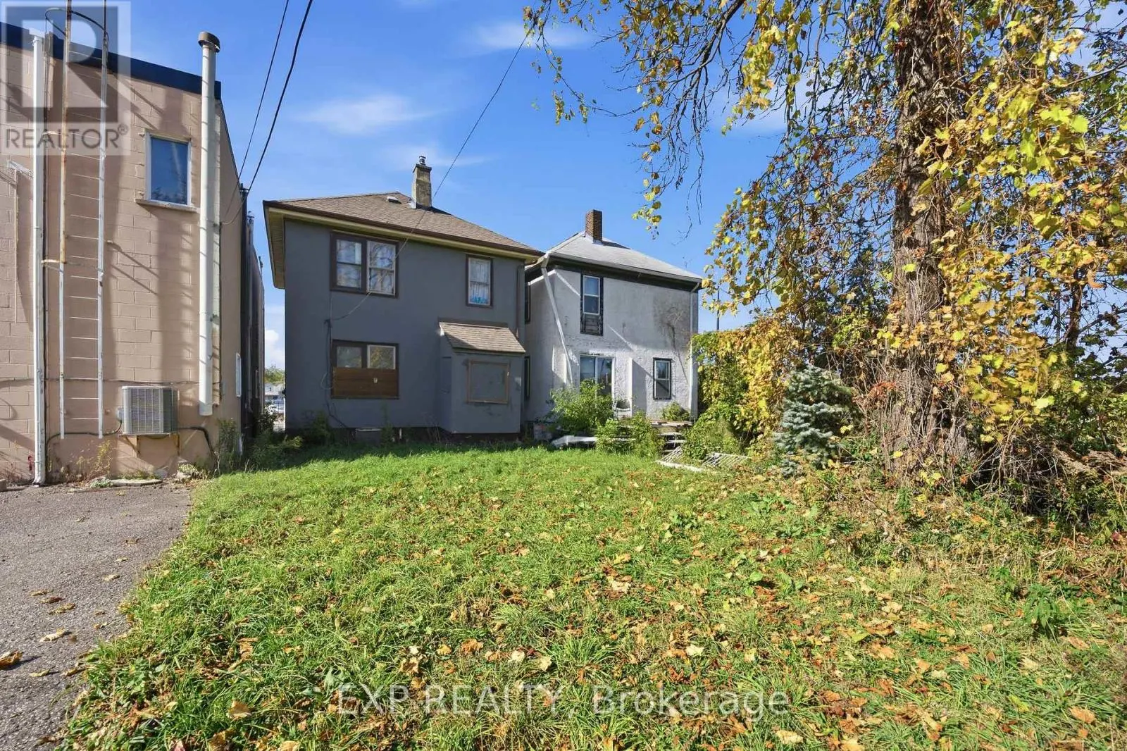 4548 VICTORIA AVENUE