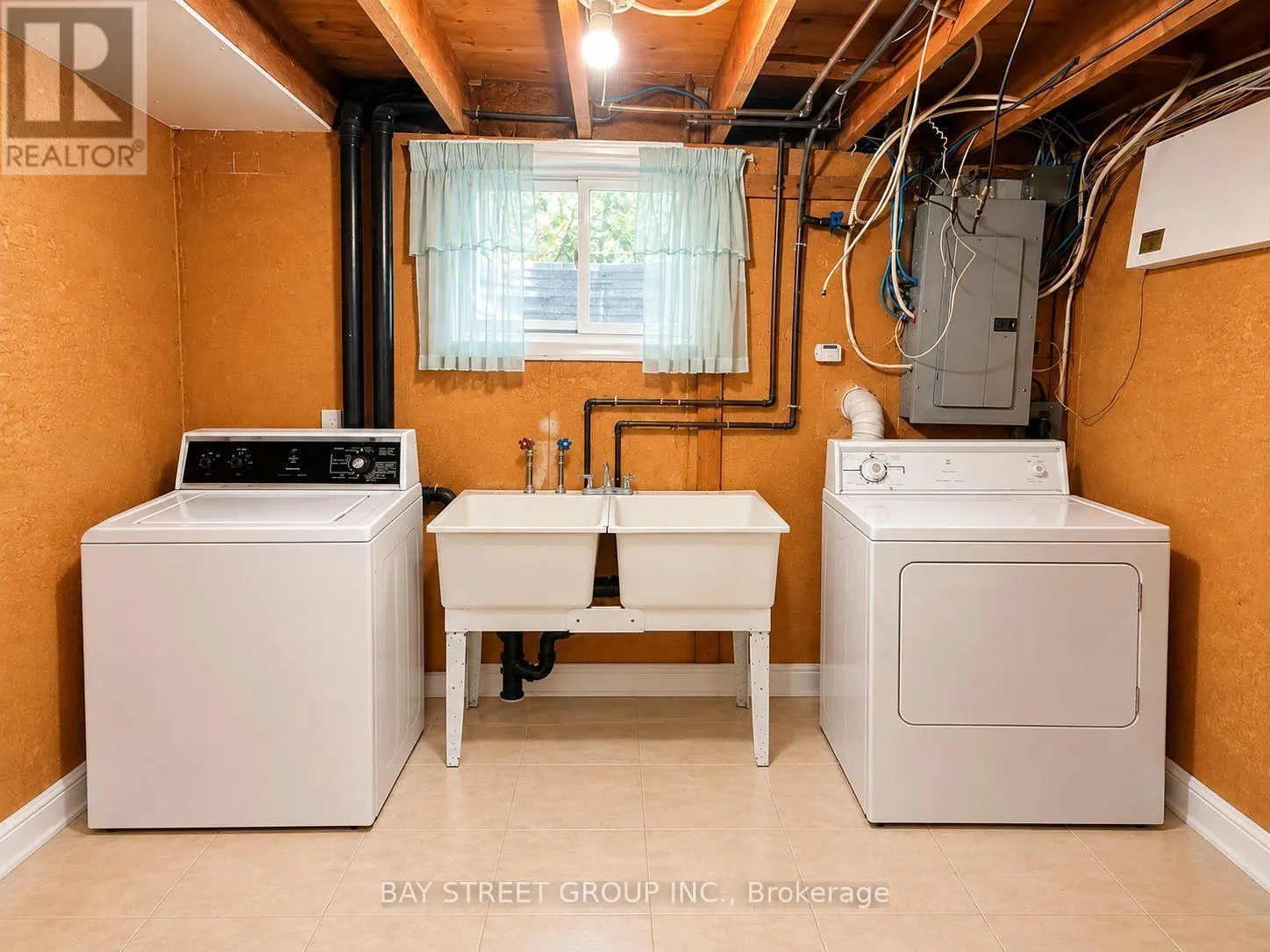 LOWER LEVEL - 316 EAGLEWOOD DRIVE