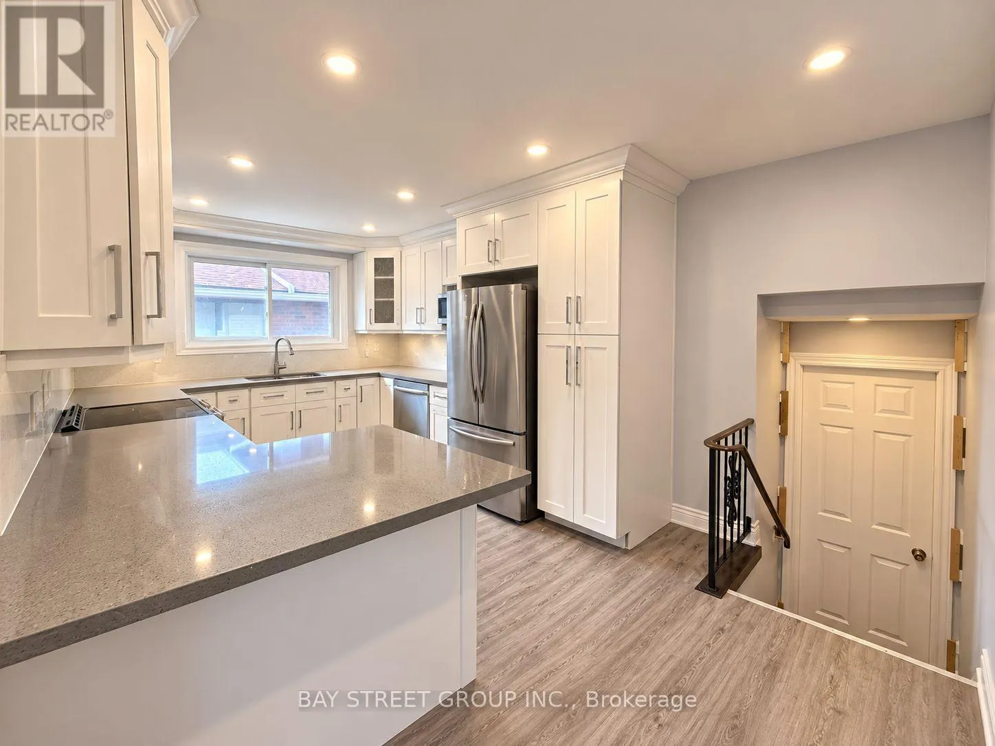 UPPER LEVEL - 237 LAWNHURST COURT