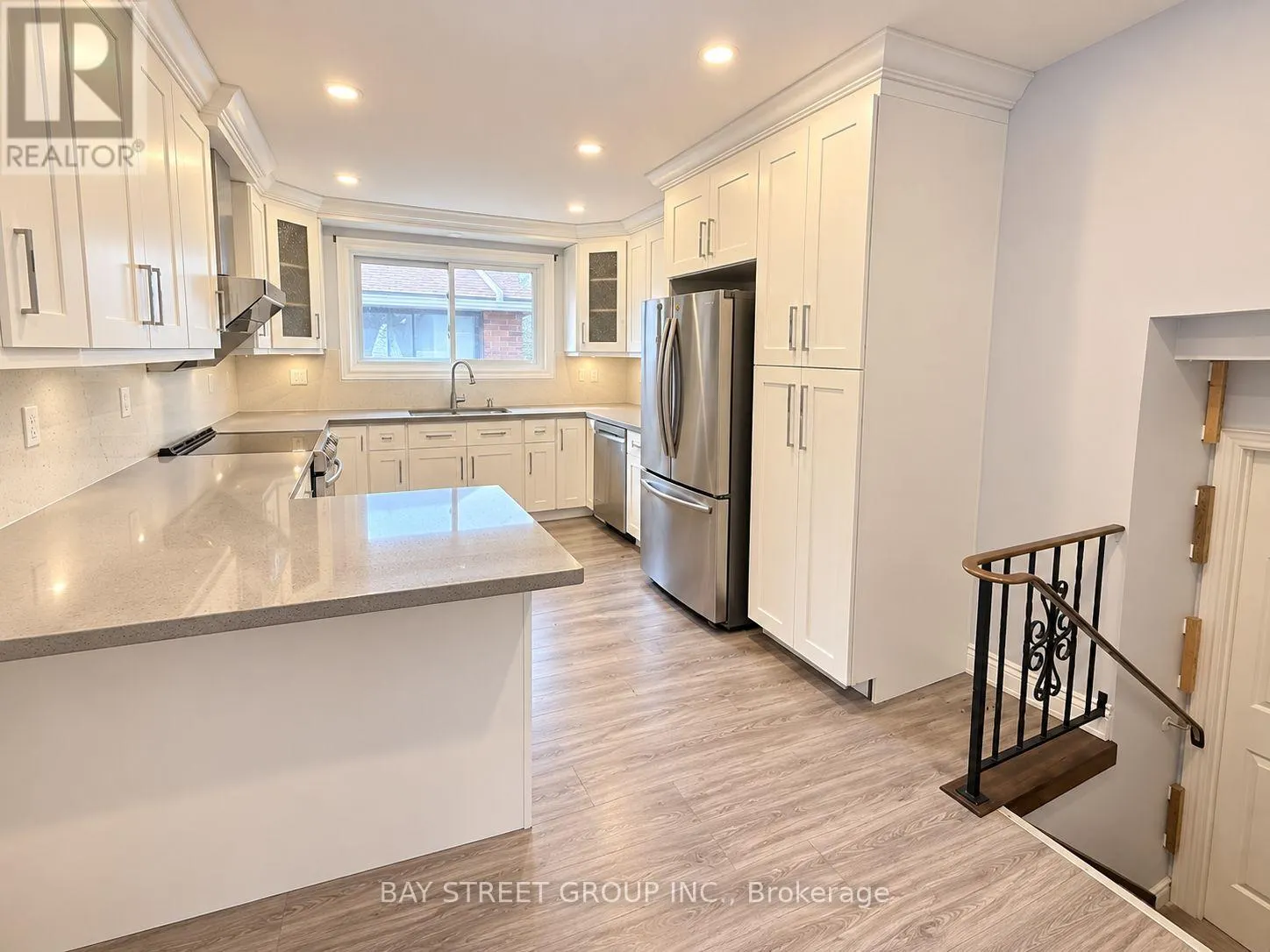 UPPER LEVEL - 237 LAWNHURST COURT