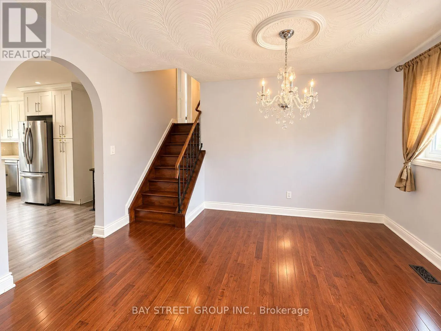 UPPER LEVEL - 237 LAWNHURST COURT