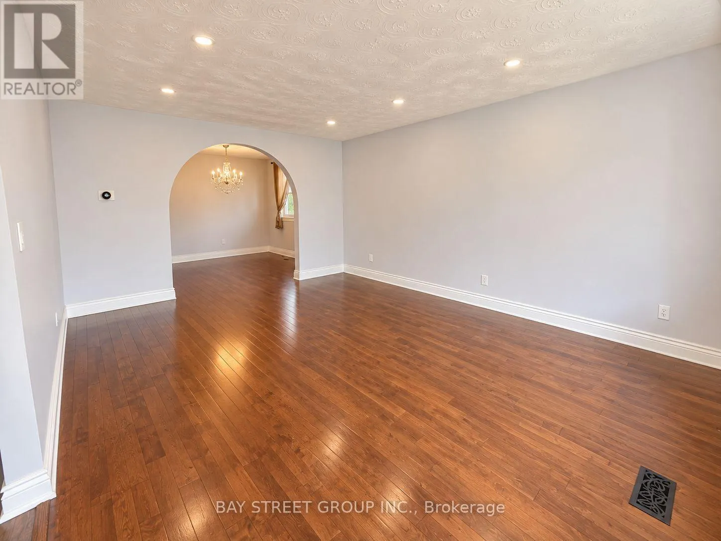 UPPER LEVEL - 237 LAWNHURST COURT