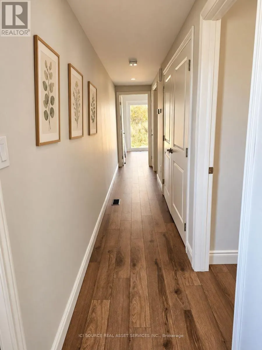 3 FOREST COURT