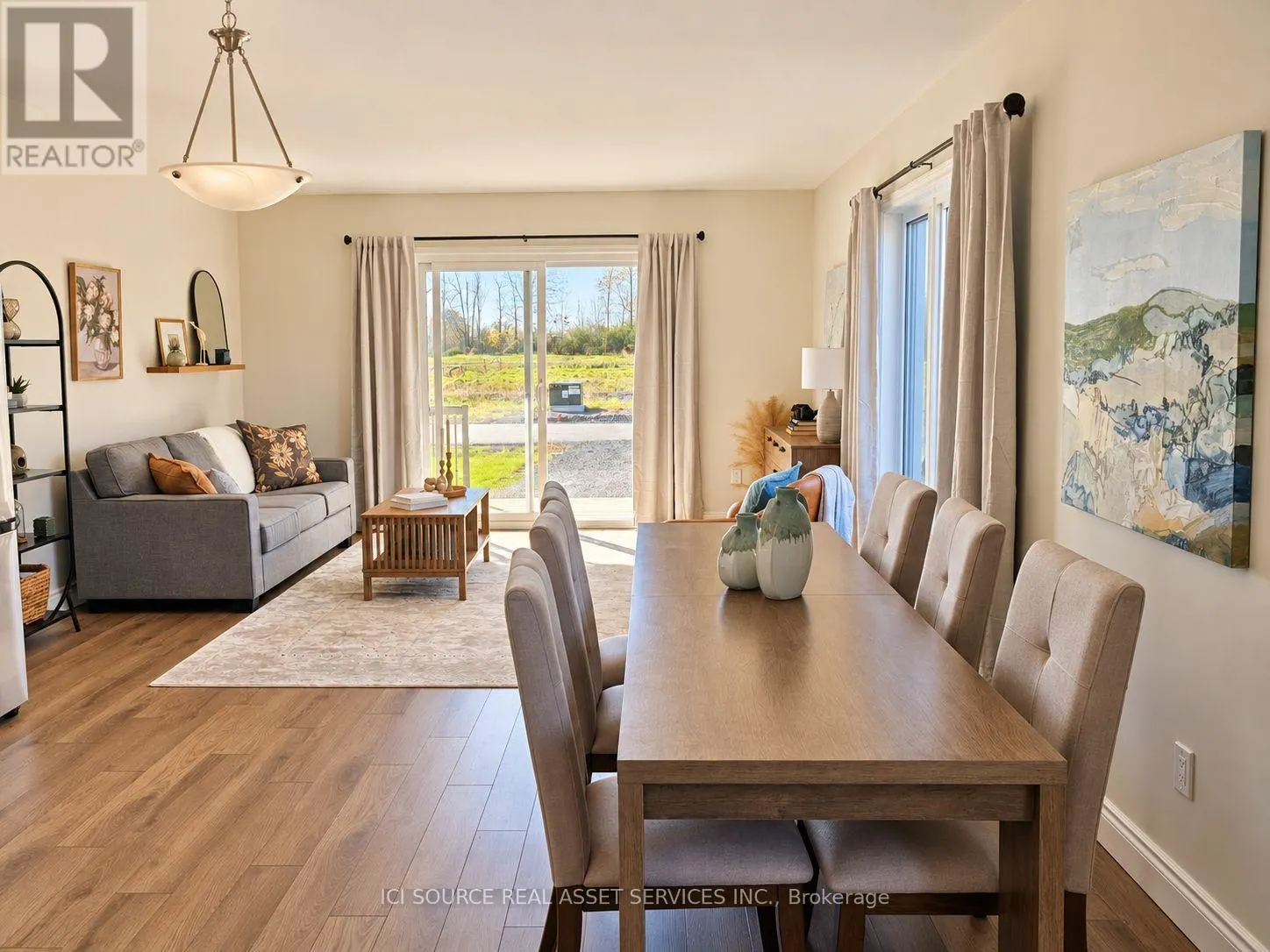 3 FOREST COURT