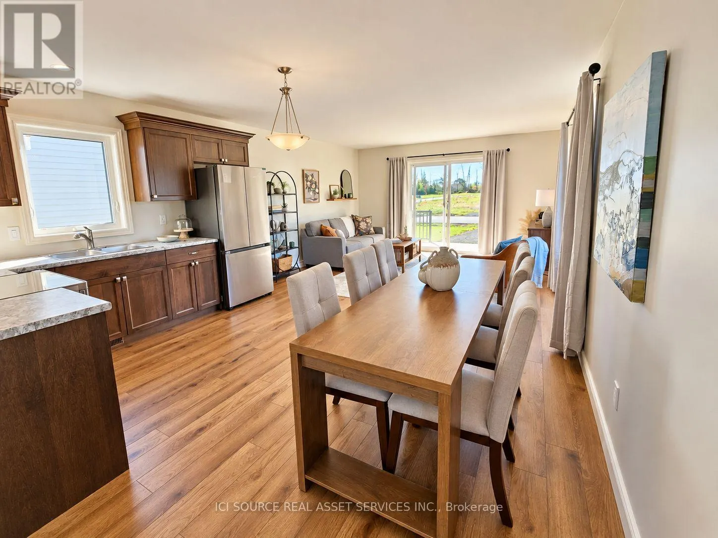 3 FOREST COURT