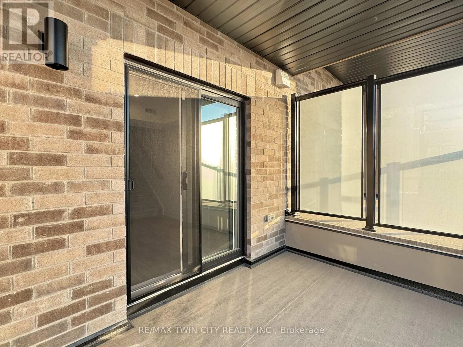 12 - 8 MISEFERI CRESCENT