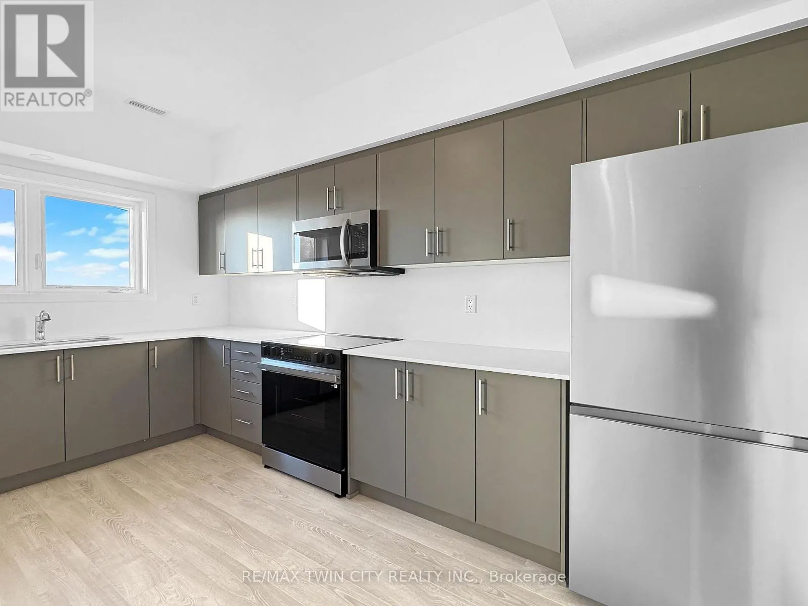 12 - 8 MISEFERI CRESCENT