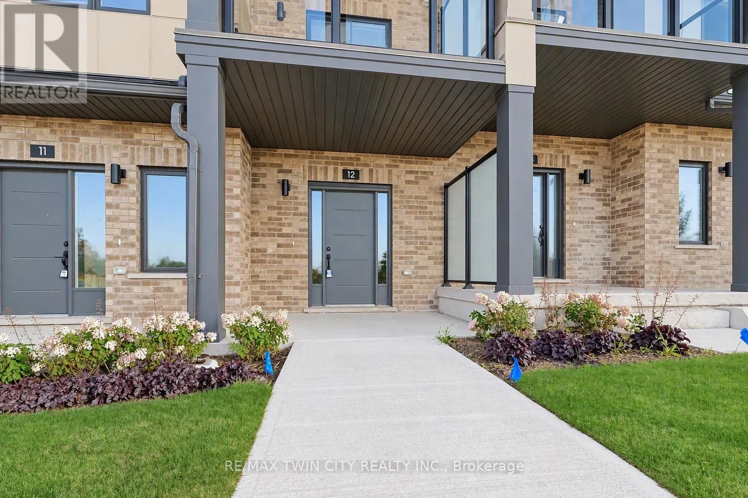 12 - 8 MISEFERI CRESCENT