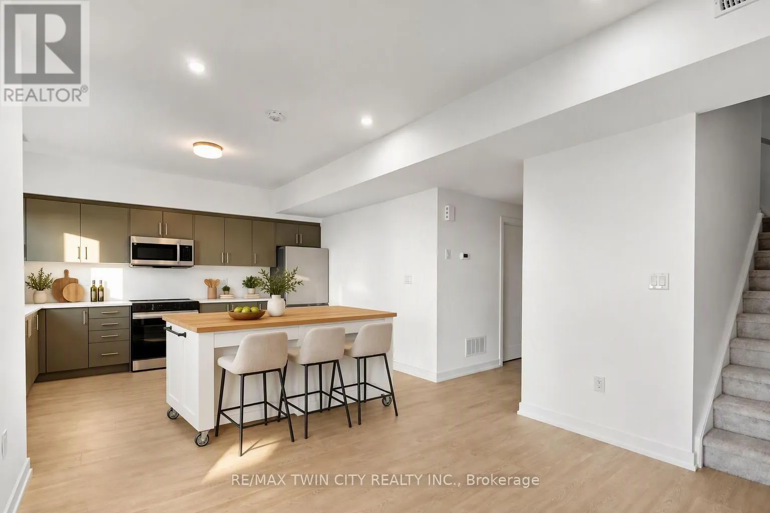 12 - 8 MISEFERI CRESCENT