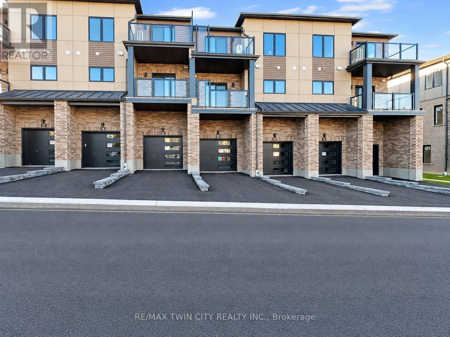 12 - 8 MISEFERI CRESCENT