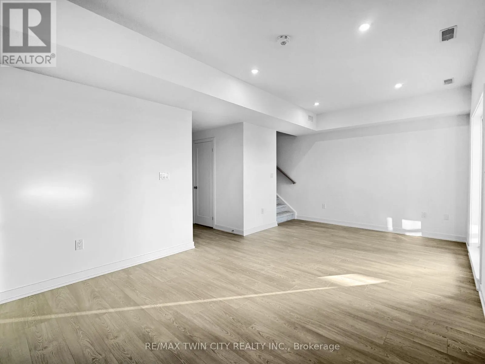 12 - 8 MISEFERI CRESCENT