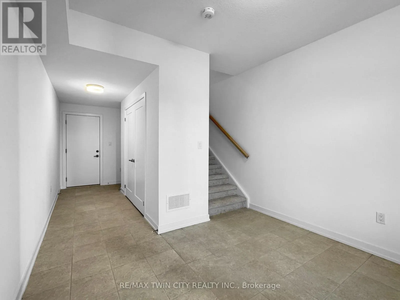 12 - 8 MISEFERI CRESCENT