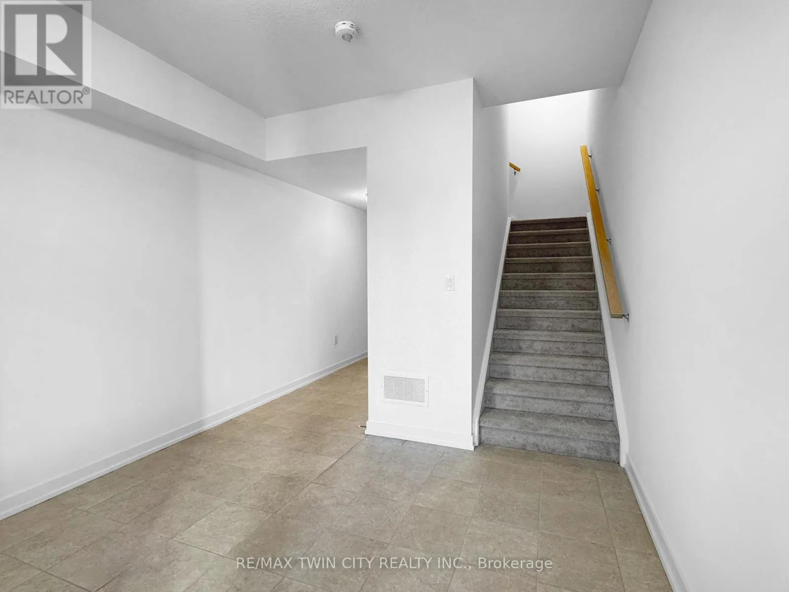 12 - 8 MISEFERI CRESCENT