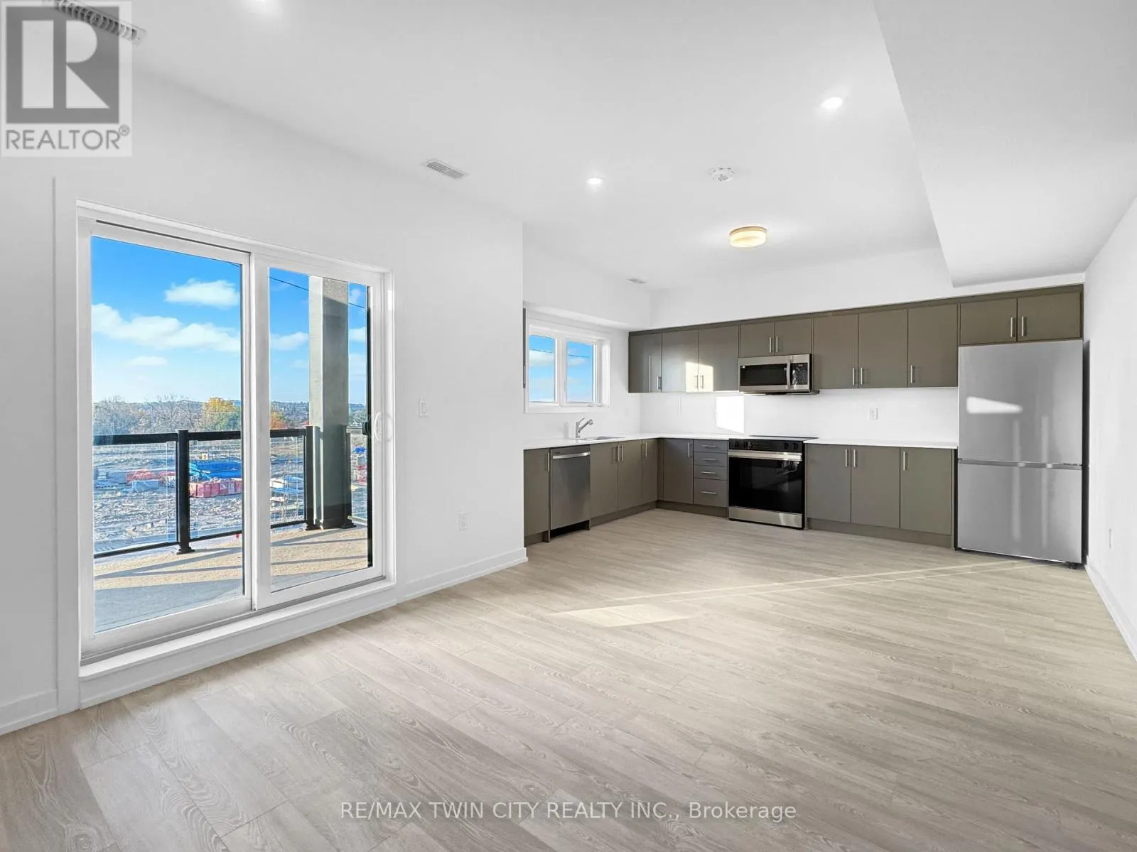 12 - 8 MISEFERI CRESCENT