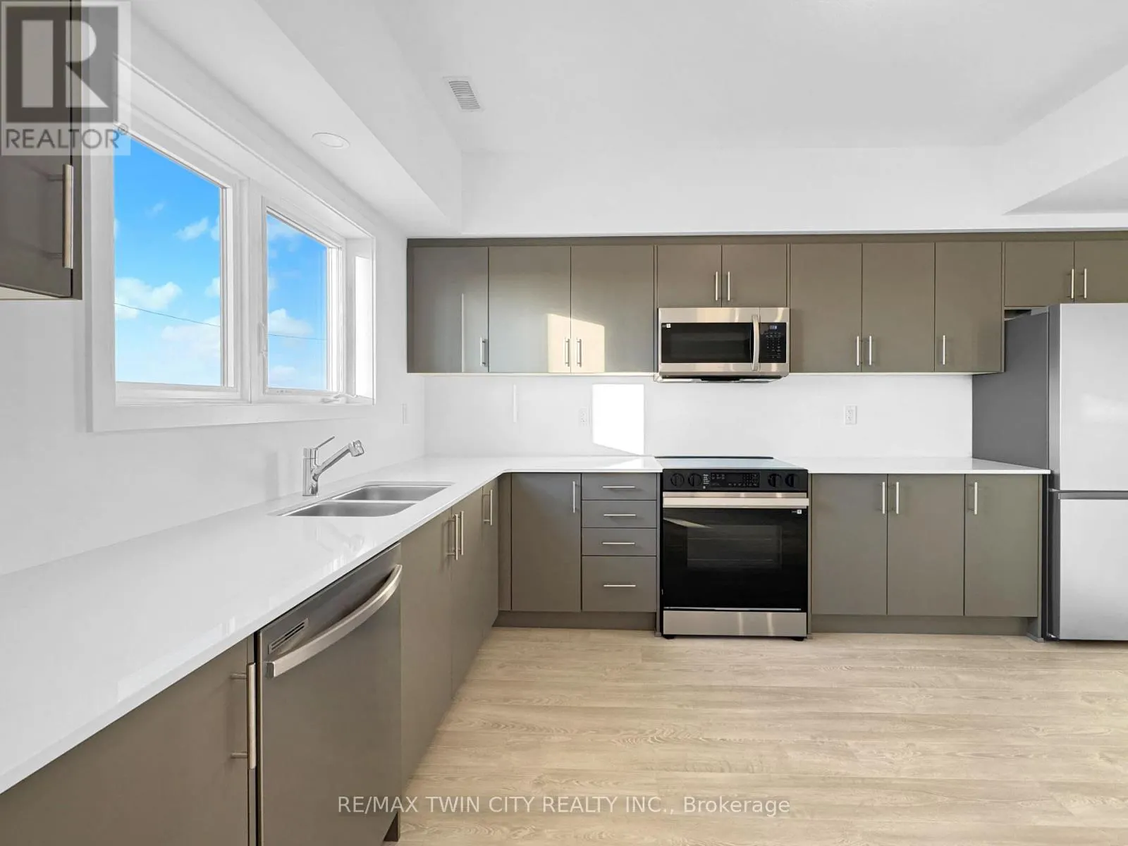 12 - 8 MISEFERI CRESCENT