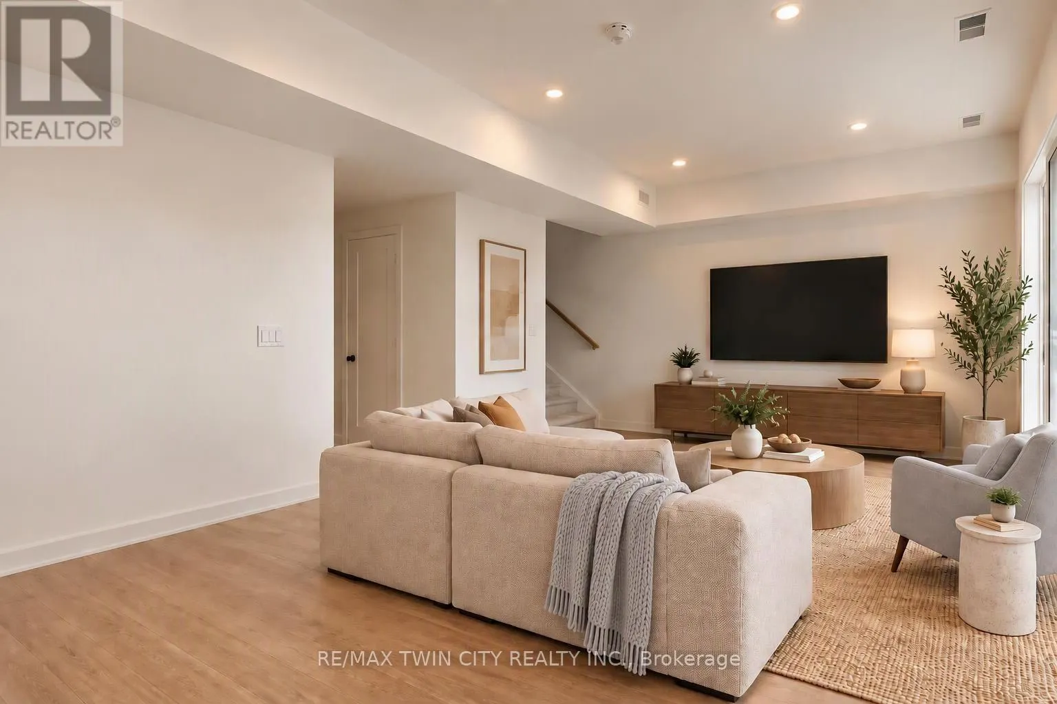 12 - 8 MISEFERI CRESCENT