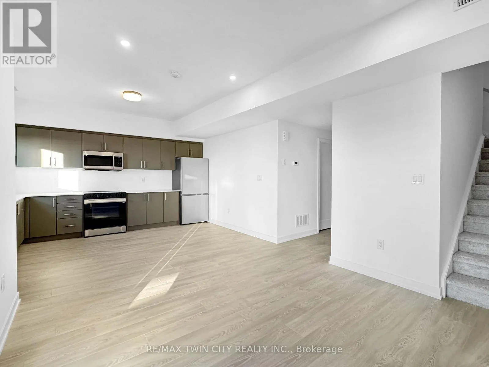 12 - 8 MISEFERI CRESCENT