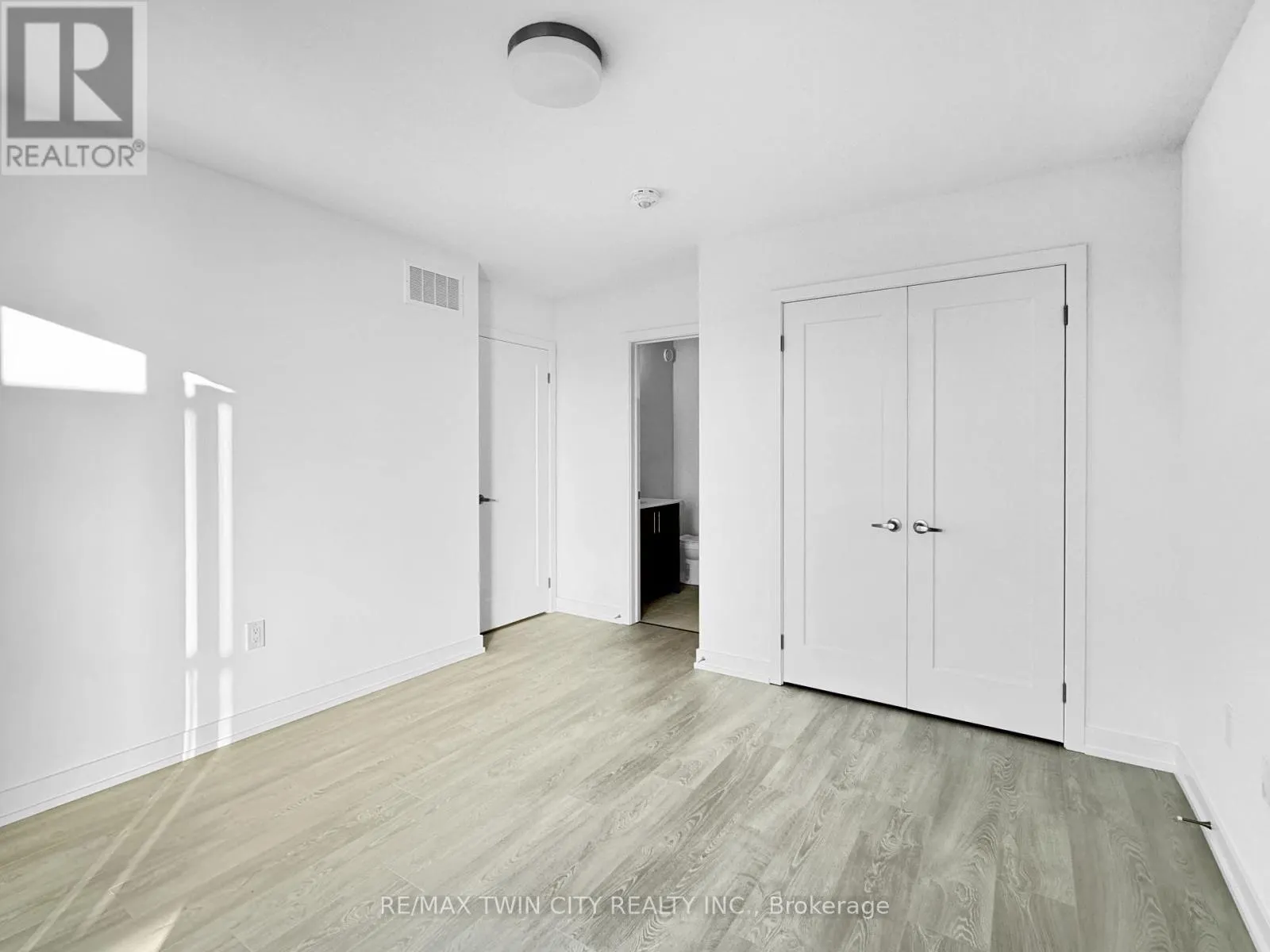 12 - 8 MISEFERI CRESCENT