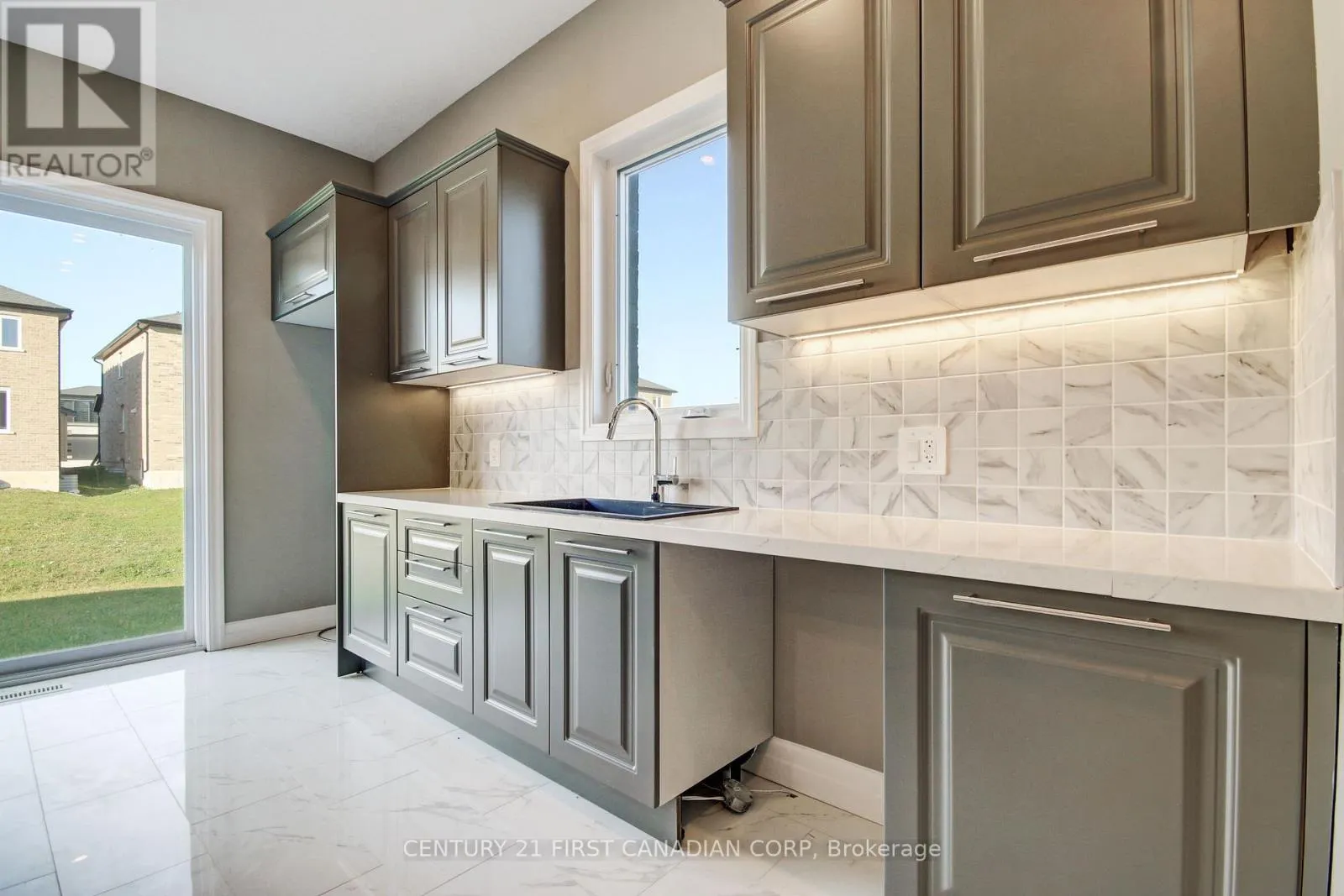 2920 LEMIEUX WALK