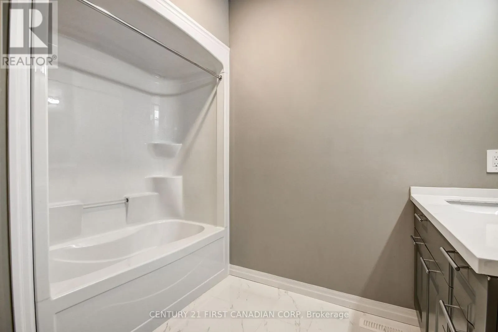 2920 LEMIEUX WALK