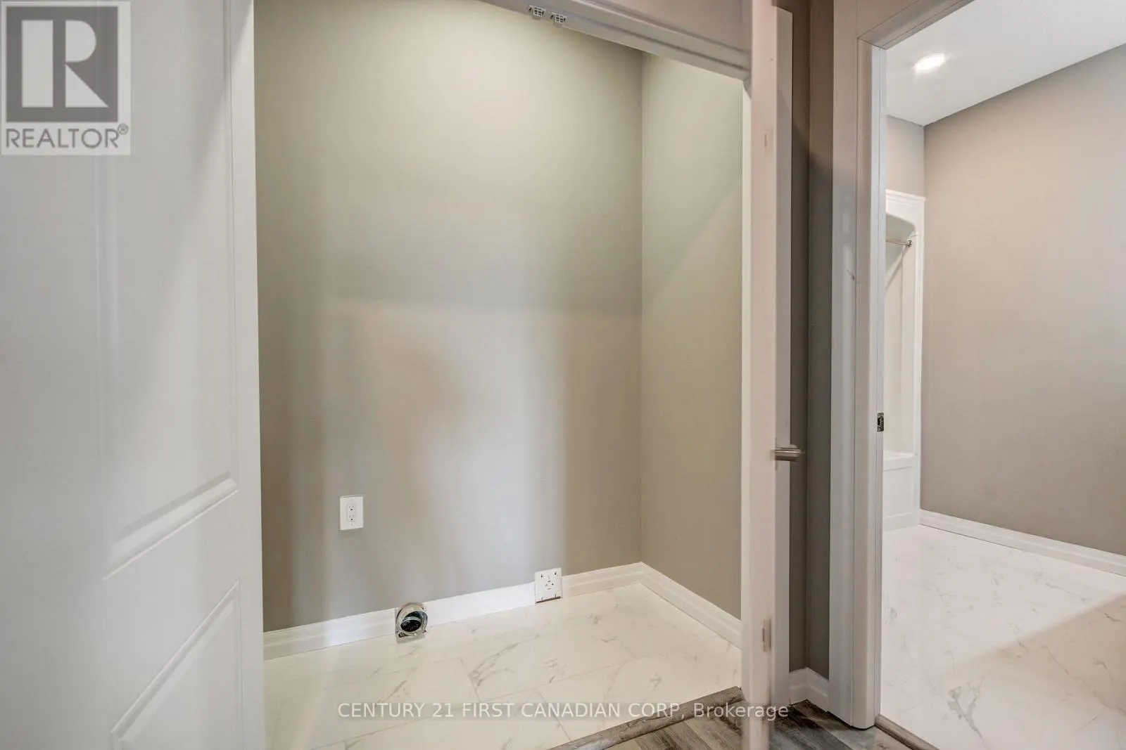 2920 LEMIEUX WALK