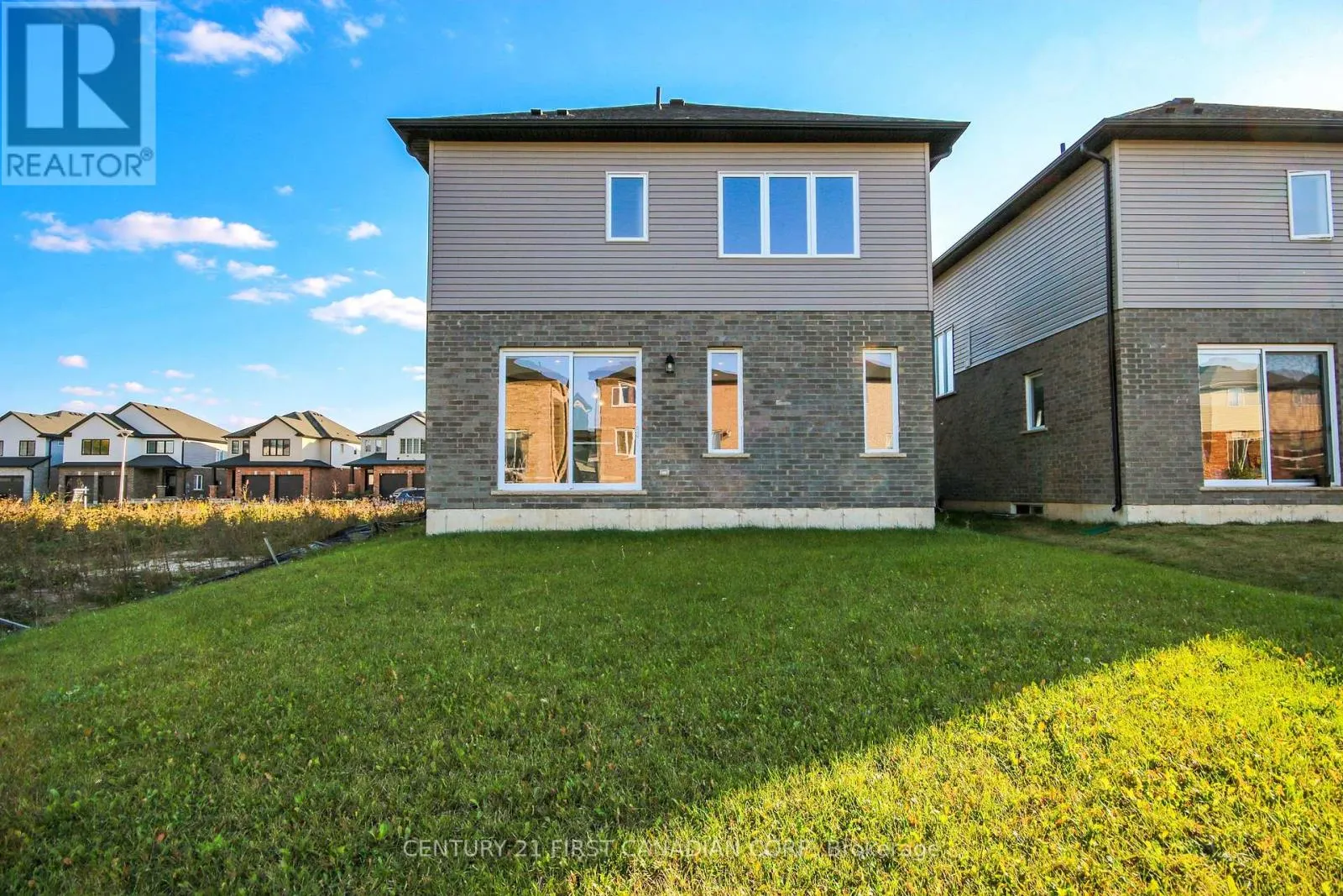 2920 LEMIEUX WALK