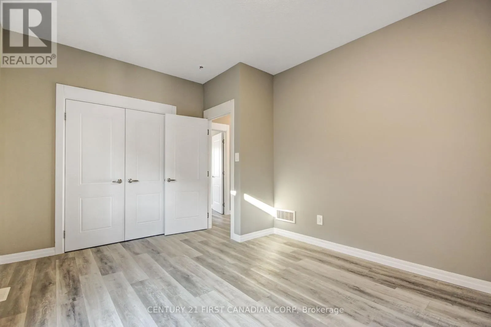 2920 LEMIEUX WALK