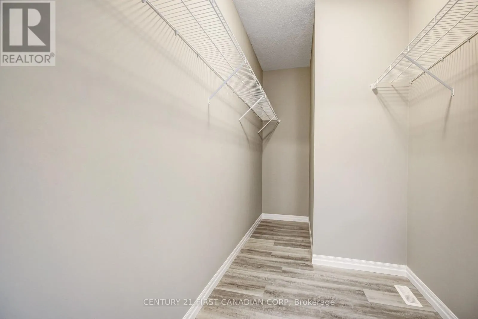 2920 LEMIEUX WALK