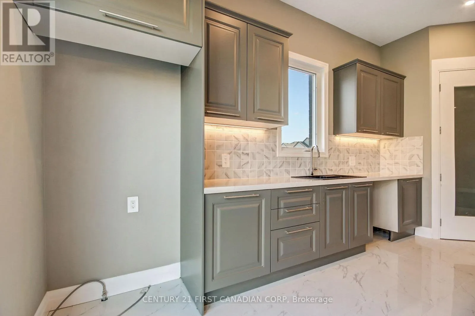 2920 LEMIEUX WALK