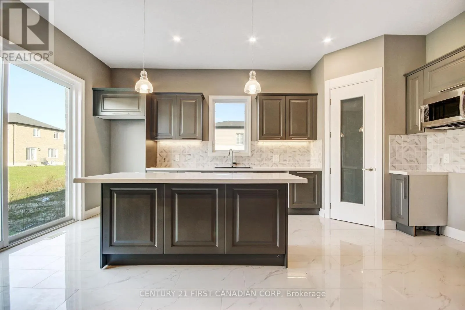 2920 LEMIEUX WALK