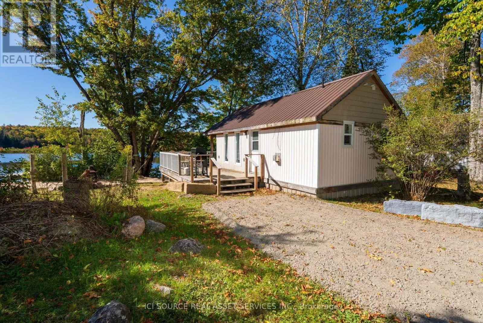 3 WOODLAND LANE