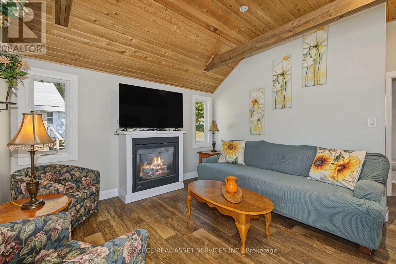 3 WOODLAND LANE