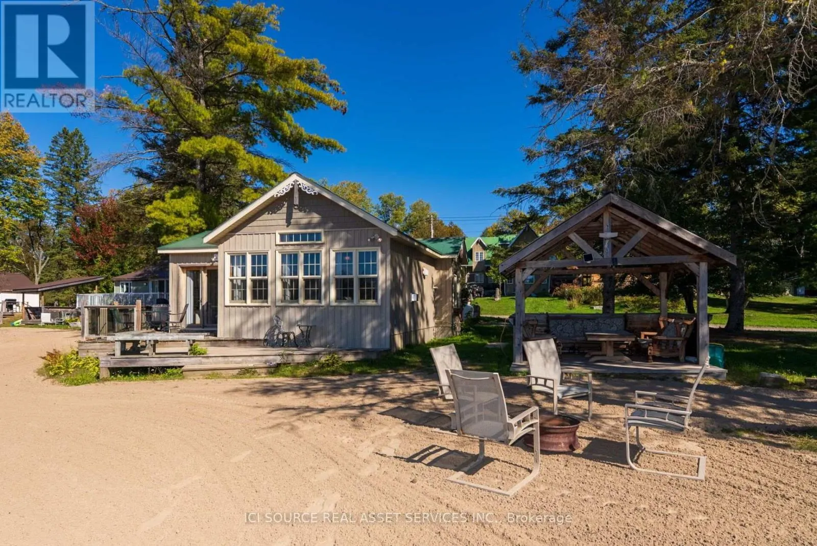 3 WOODLAND LANE