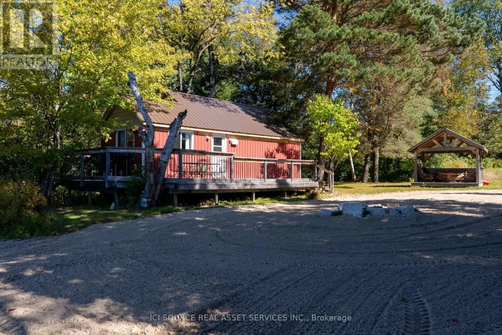 3 WOODLAND LANE