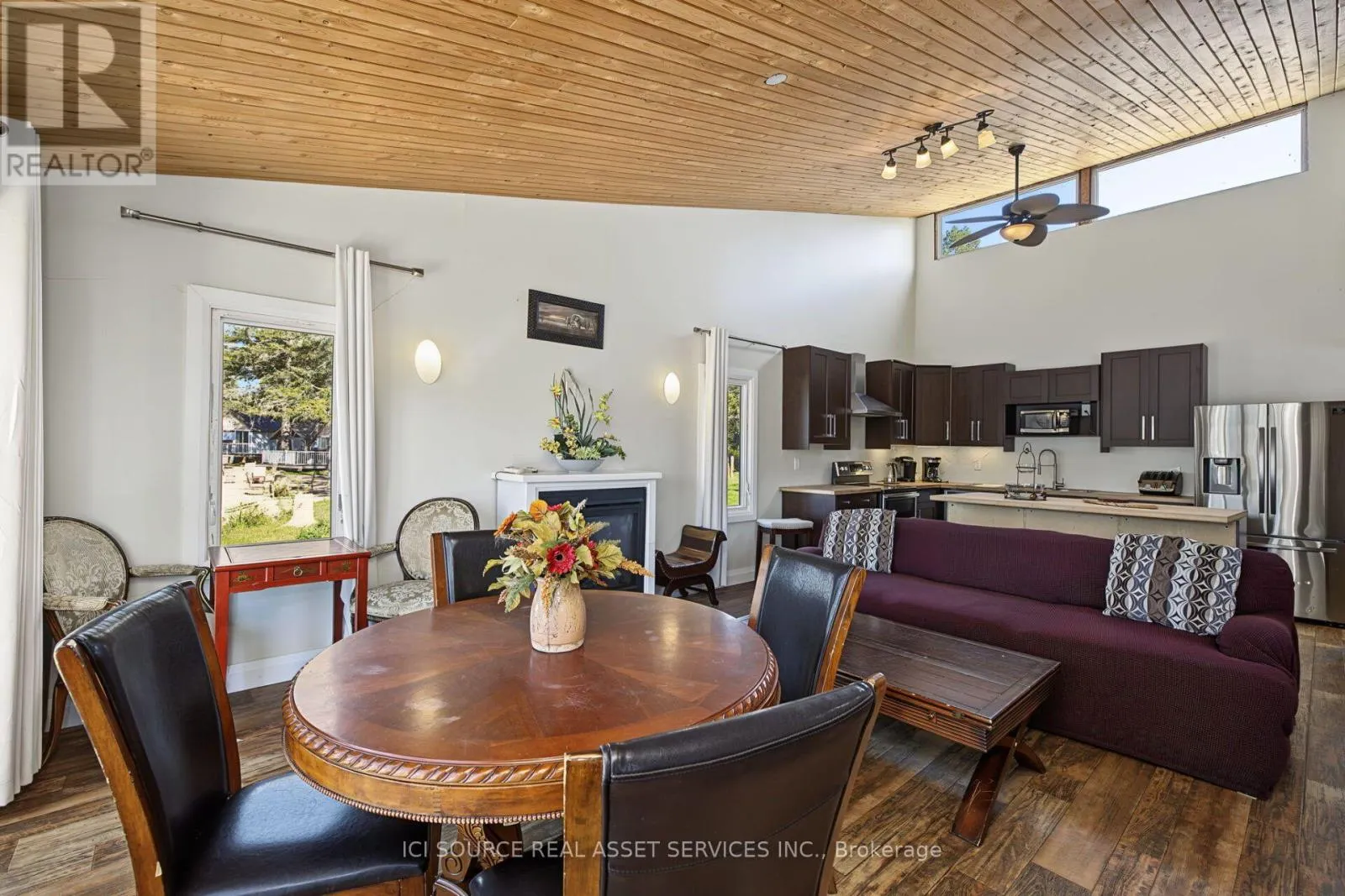 3 WOODLAND LANE