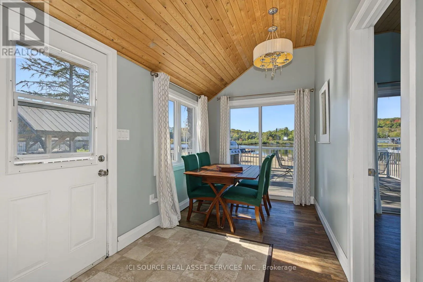 3 WOODLAND LANE