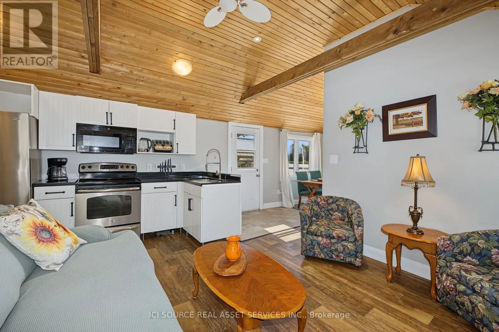 3 WOODLAND LANE
