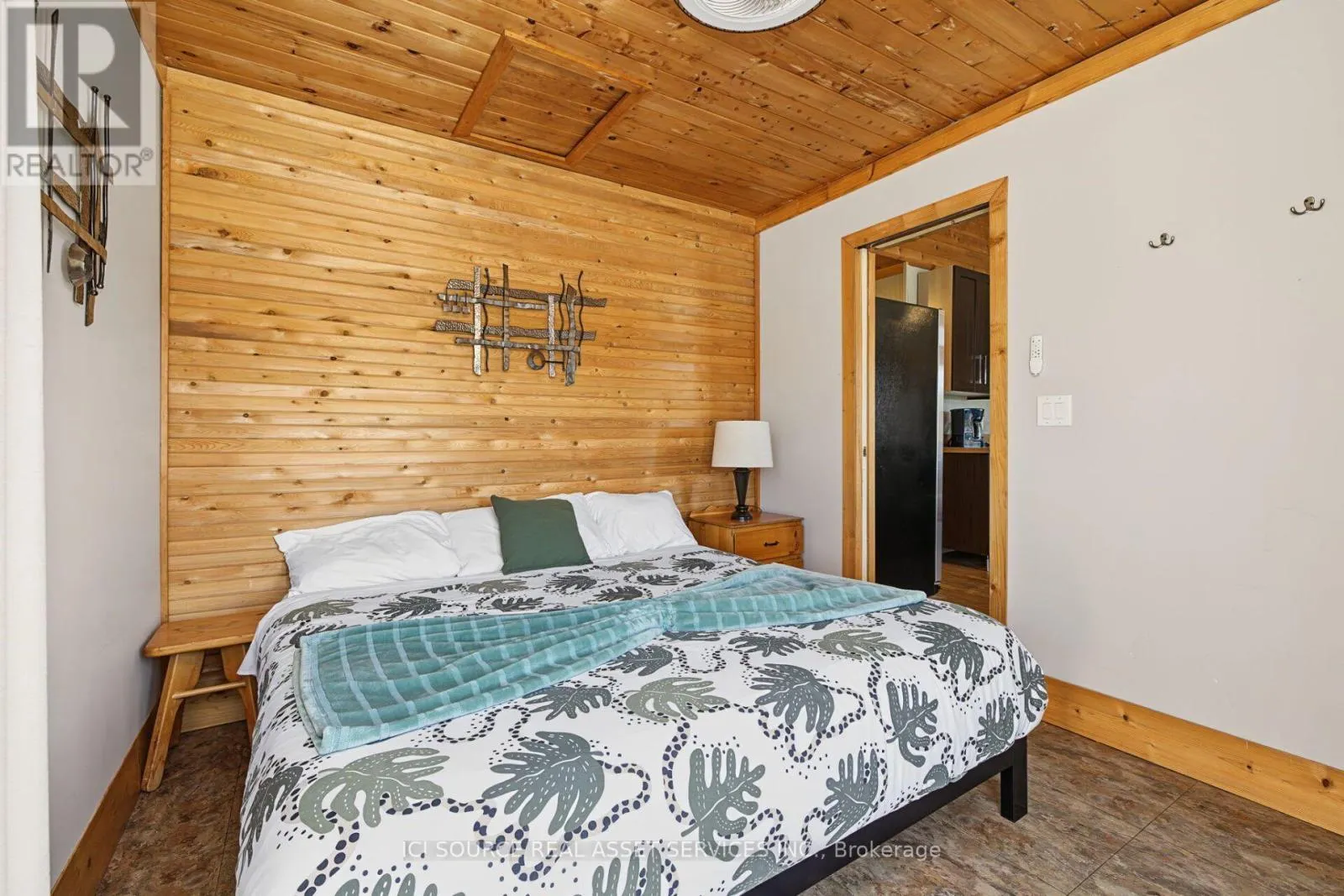 3 WOODLAND LANE