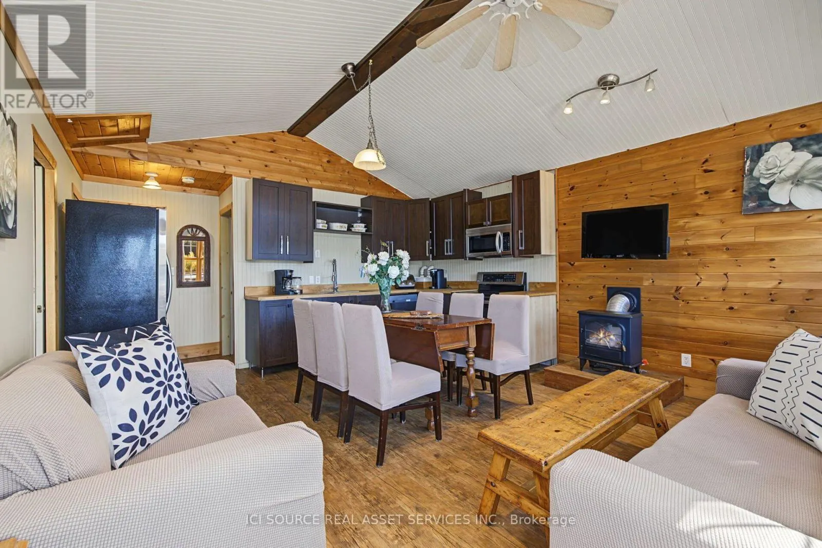 3 WOODLAND LANE