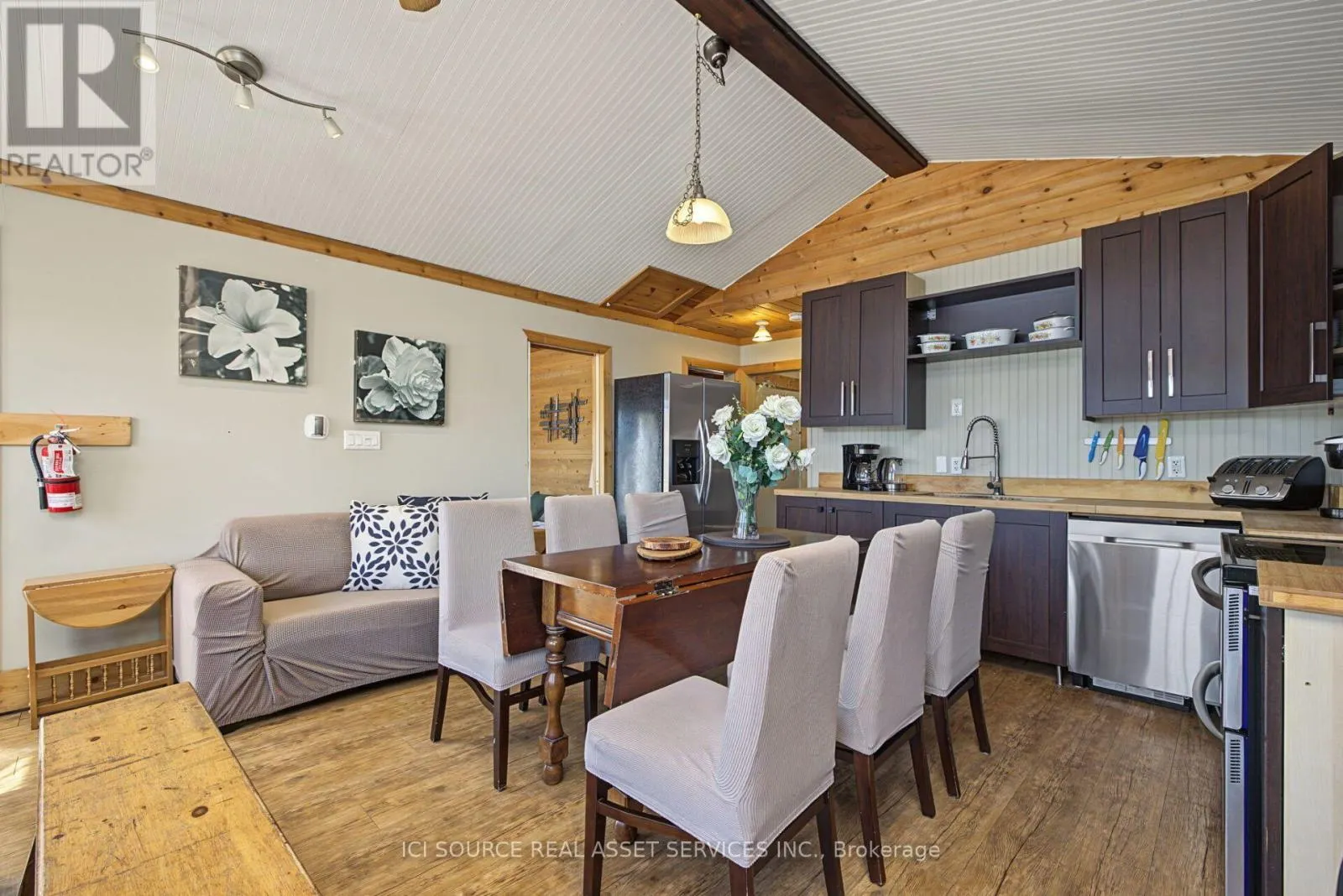 3 WOODLAND LANE