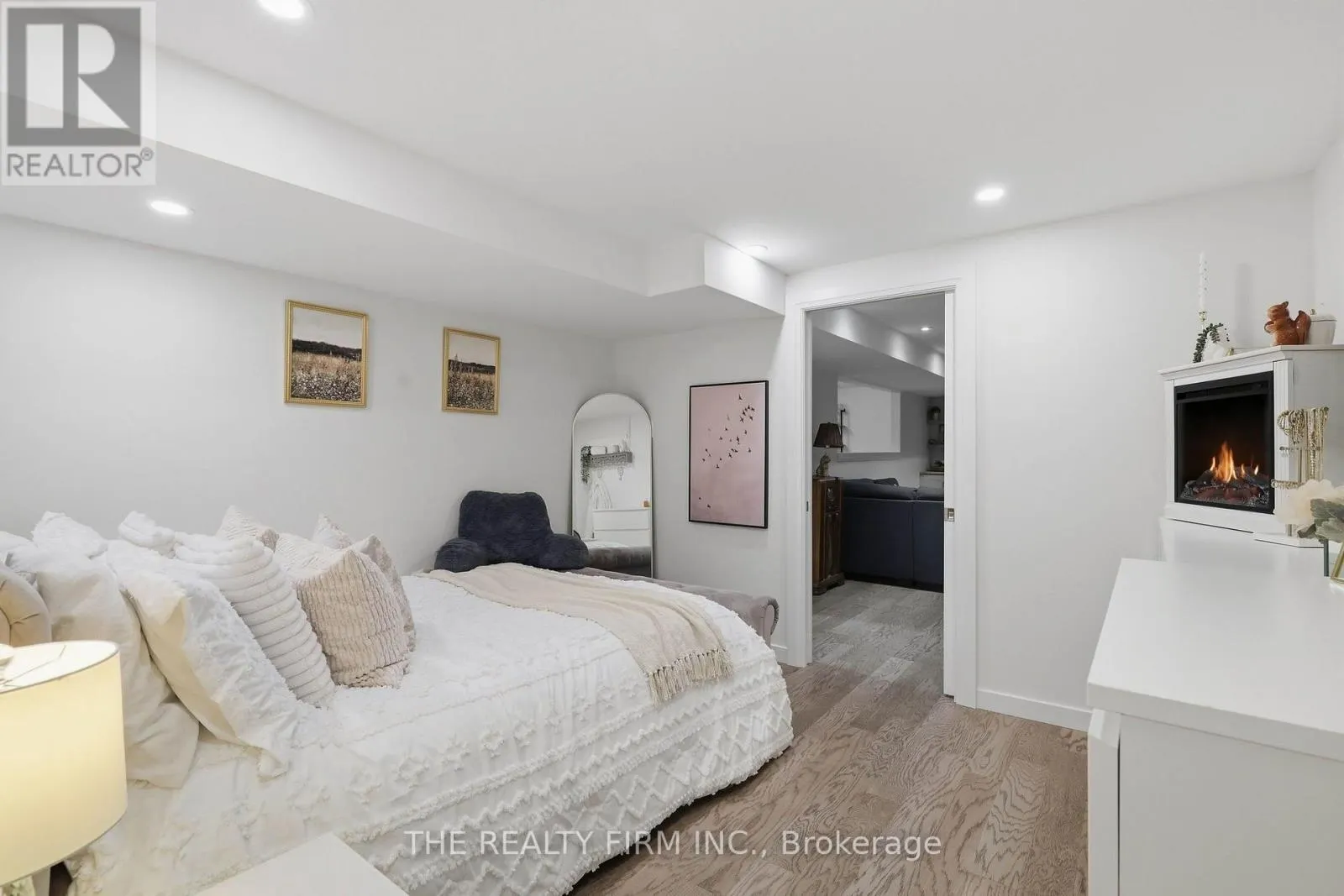 108 DOWNING CRESCENT